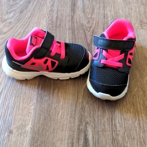 Baby Nike Sneakers Size 6 fantastic condition black and pink
